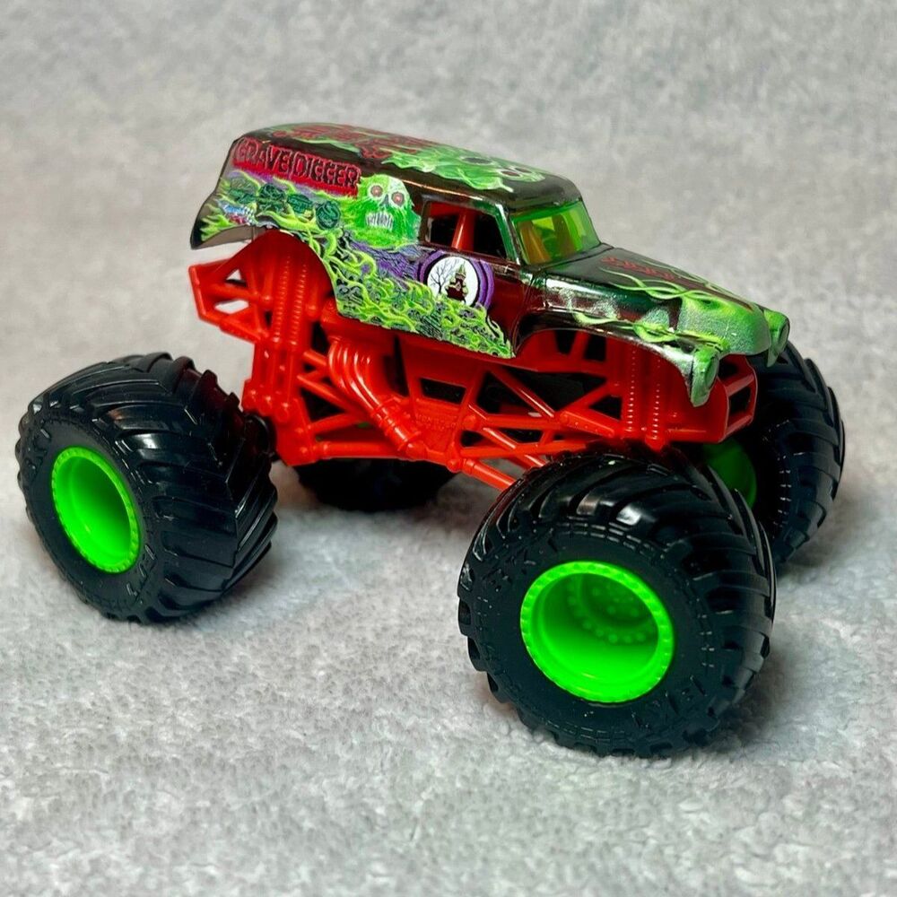 Exclusive Spin Master Monster Jam Supercharge Speedway Grave Digger Truck 1:64